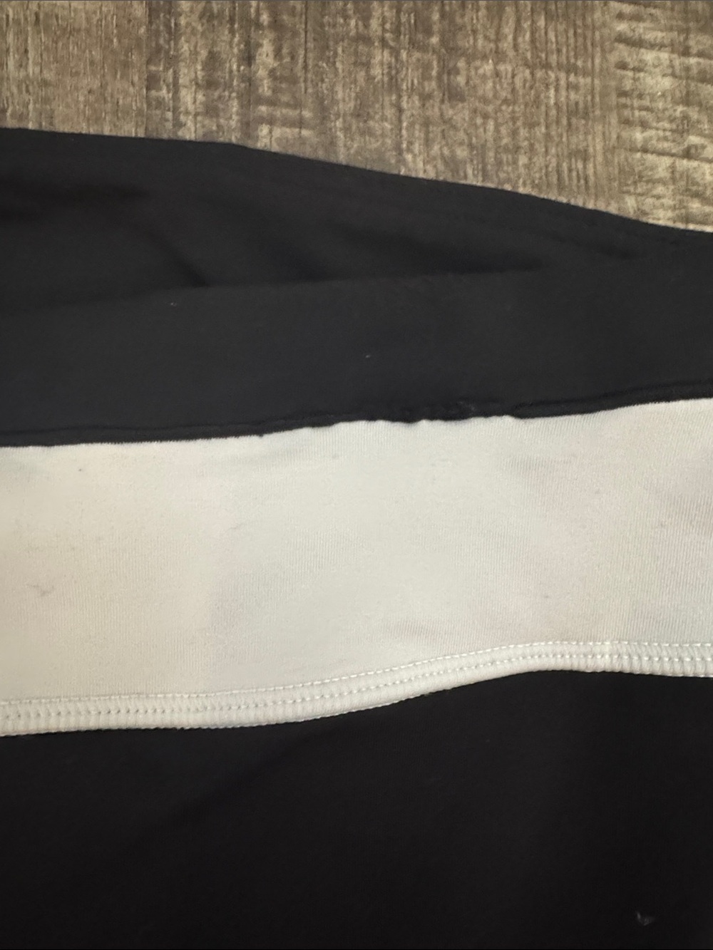 Lululemon Black & White Athletic Leggings- Size 6. - Picture 4 of 4